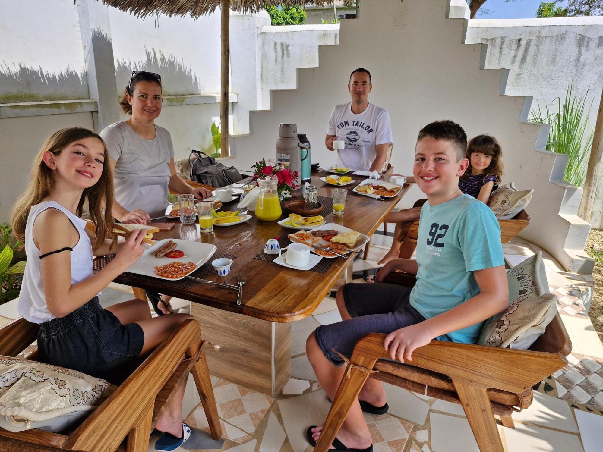 64 Zenj House Luxury Airport B&B Mbweni ภายนอก รูปภาพ