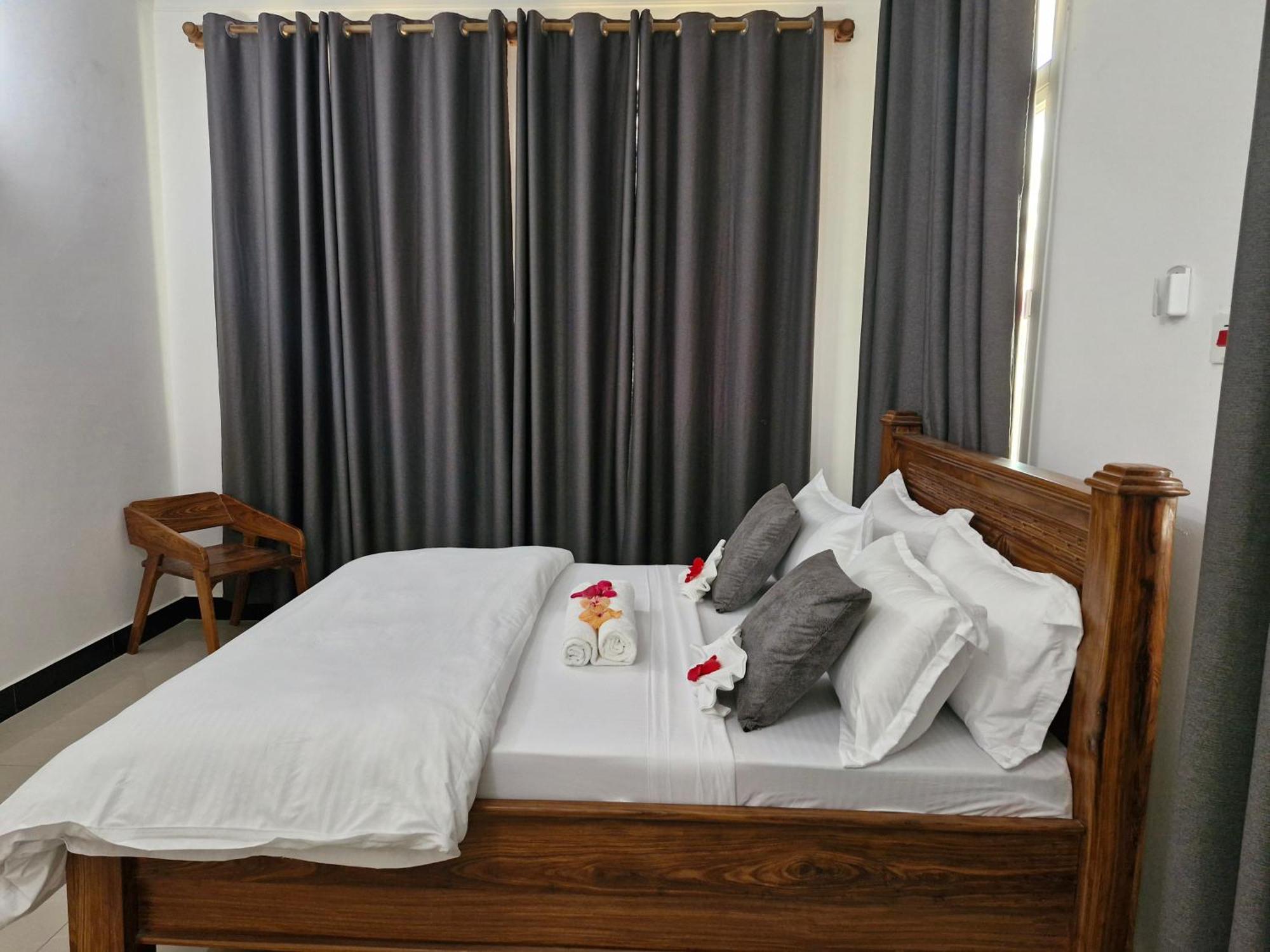 64 Zenj House Luxury Airport B&B Mbweni ภายนอก รูปภาพ