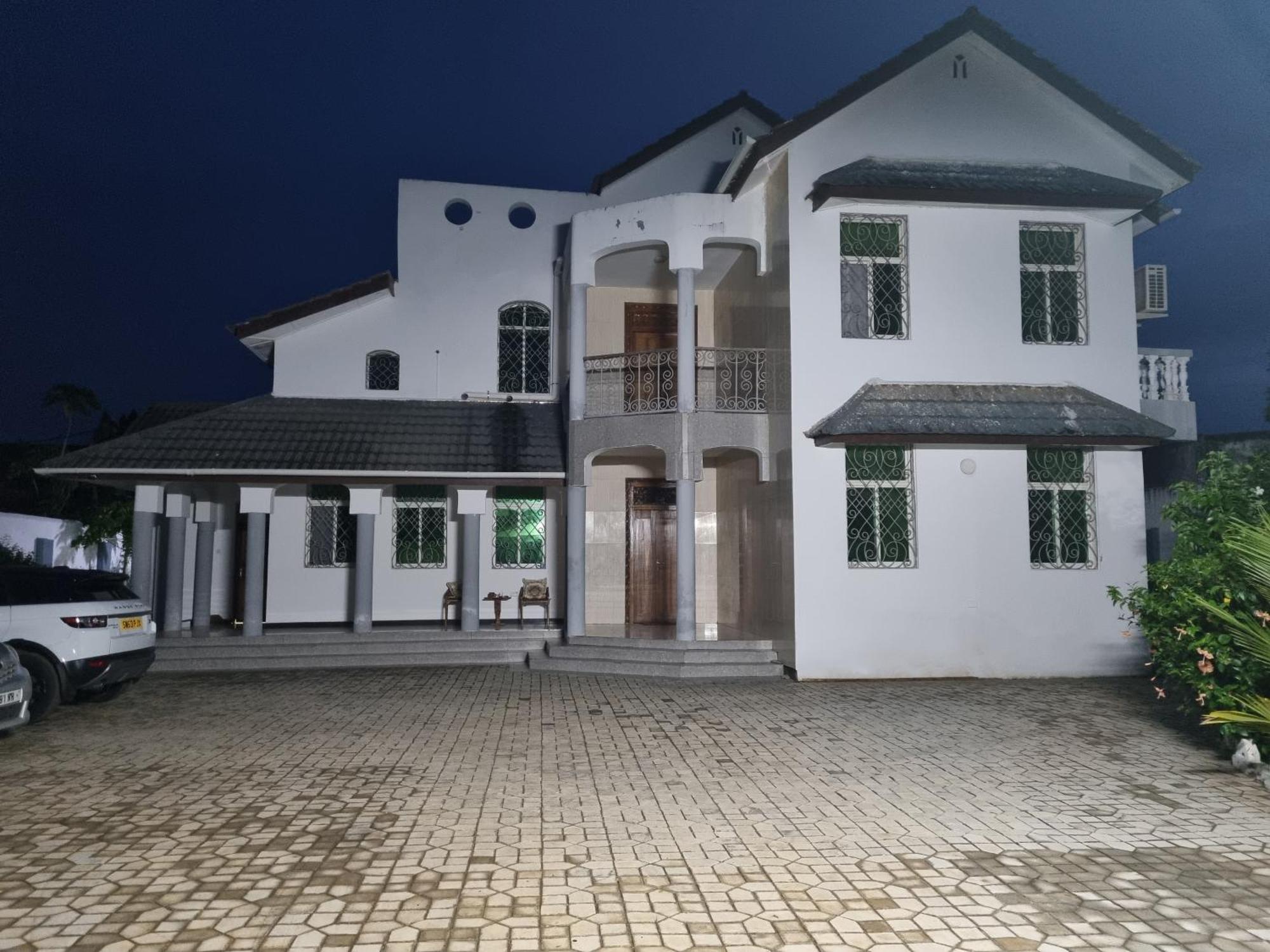 64 Zenj House Luxury Airport B&B Mbweni ภายนอก รูปภาพ