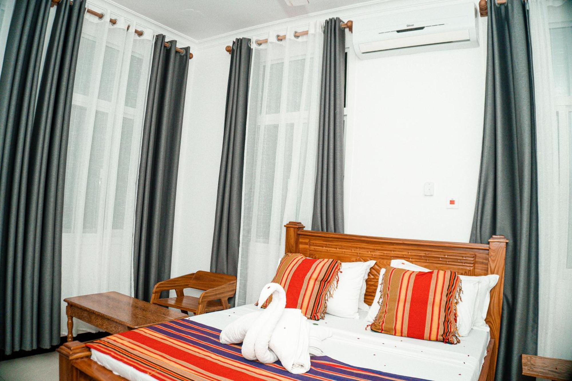 64 Zenj House Luxury Airport B&B Mbweni ภายนอก รูปภาพ