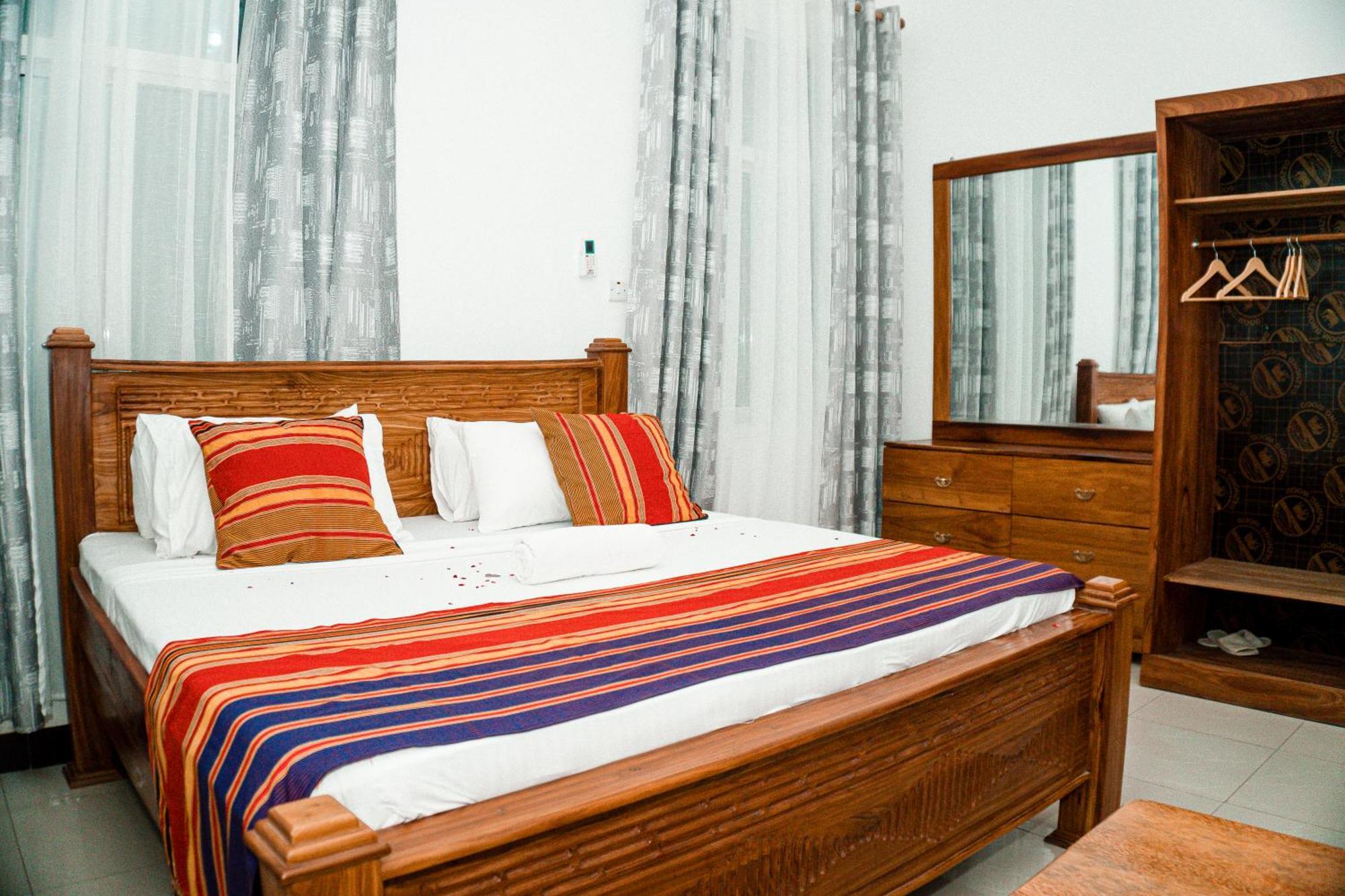 64 Zenj House Luxury Airport B&B Mbweni ภายนอก รูปภาพ